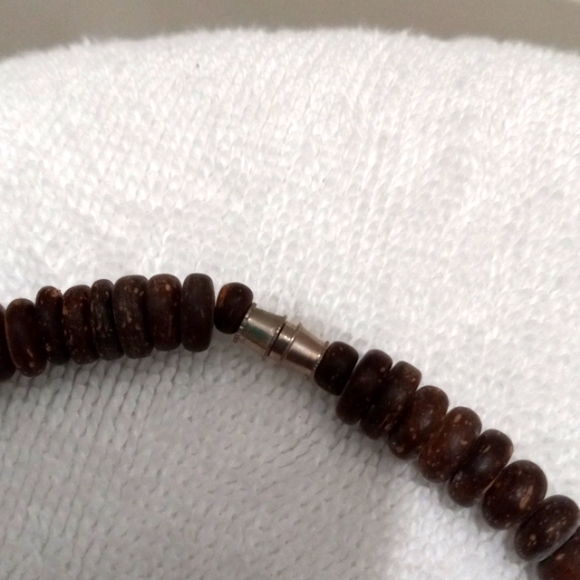 Wooden Neckless with Giraffe - Picture 3 of 3